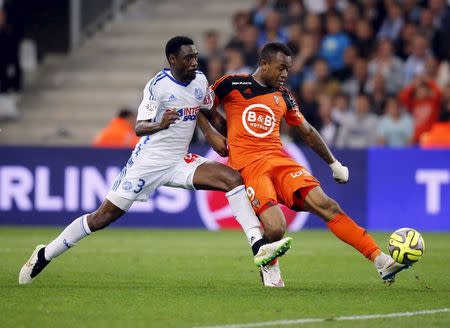 Lorient's Jordan Ayew (R) scores a goal against Olympique Marseille during their French Ligue 1 soccer match at the Velodrome stadium in Marseille, France April 24, 2015. REUTERS/Jean-Paul Pelissier