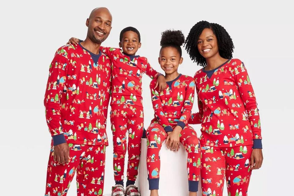 matching family holiday pajamas