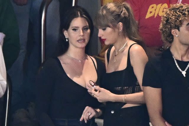 <p>PATRICK T. FALLON/AFP via Getty</p> Taylor Swift and Lana Del Rey