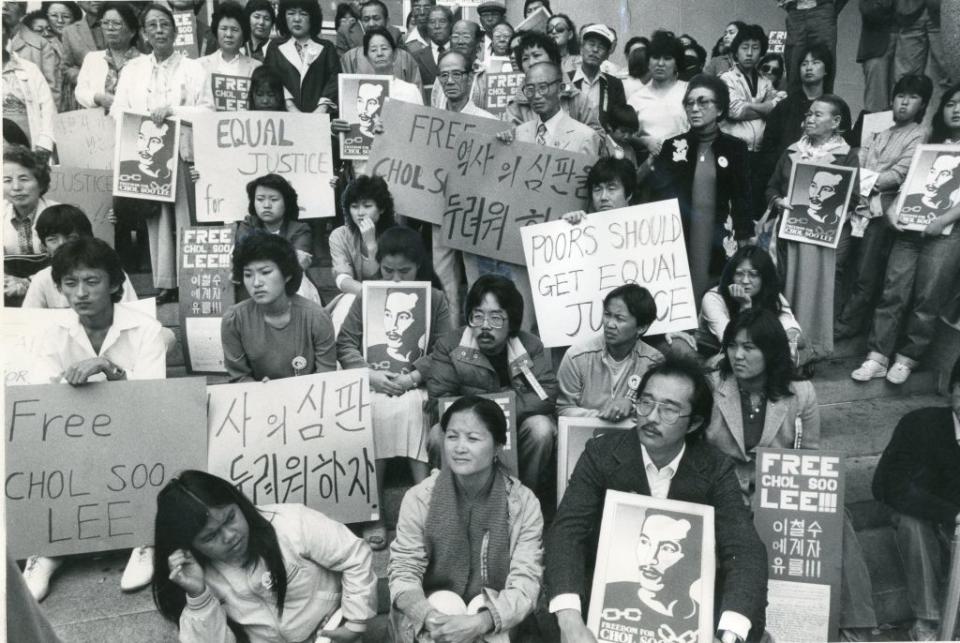 Supporters of Chol Soo Lee at the Hall of Justice in San Francisco on Aug. 9, 1982.<span class="copyright">Jerry Telfer—San Francisco Chronicle/Getty Images</span>