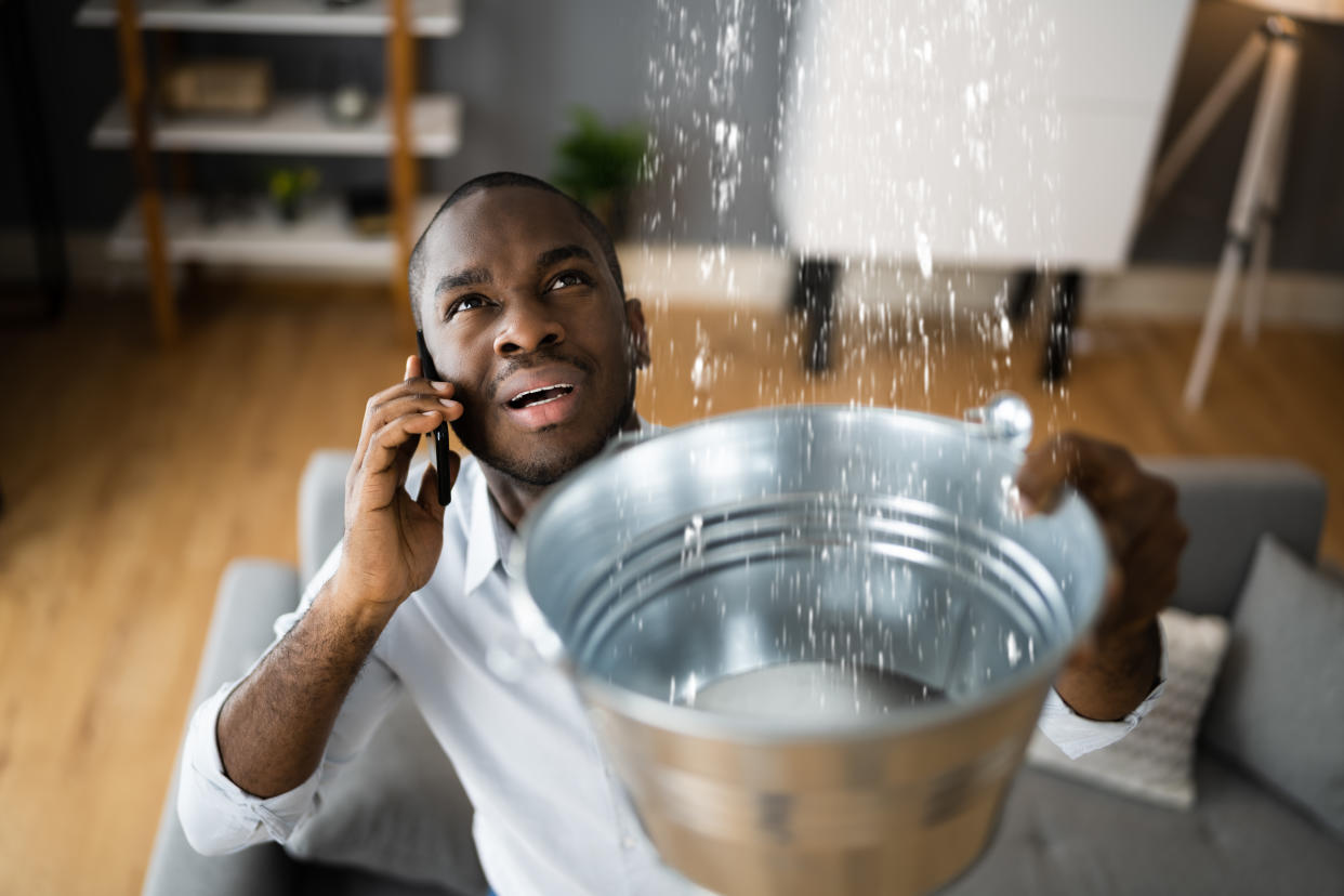 Dans la salle de bain, les toilettes ou la cuisine, un dégât des eaux est vite arrivé. (Photo : Getty Images)