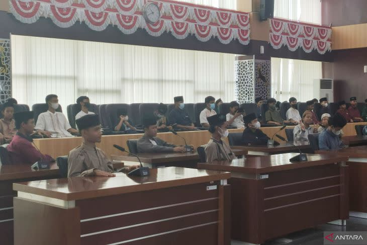 Pesantren Kilat (Sanlat) Ramadhan 1443 Hijriyah bertajuk "Pendidikan Vokasi di Kalangan Santri" di Gedung DPRD Kota Bogor, Jawa Barat, Sabtu (16/4/2022). (ANTARA/M Fikri Setiawan)