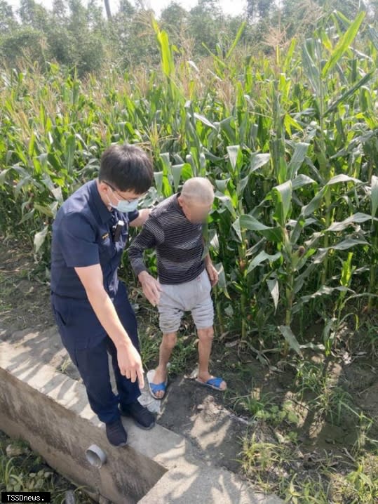 雲林縣警察局北港分局北辰派出所副所長莊凱璋接獲安泰長期照護中心報案。（記者劉春生攝）