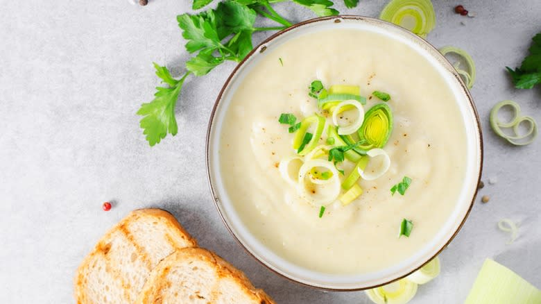 Creamy soup with leeks