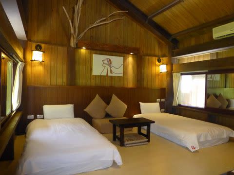 結合原住民特色的度假小屋，每個房間皆有開闊的戶外陽台  PHOTO CREDIT: 太魯閣山月村