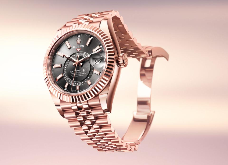 Diese neue Sky-Dweller aus Everose-Gold kostet auf der Rolex-Website 50.900 US-Dollar (knapp 47.500 Euro). - Copyright: Rolex