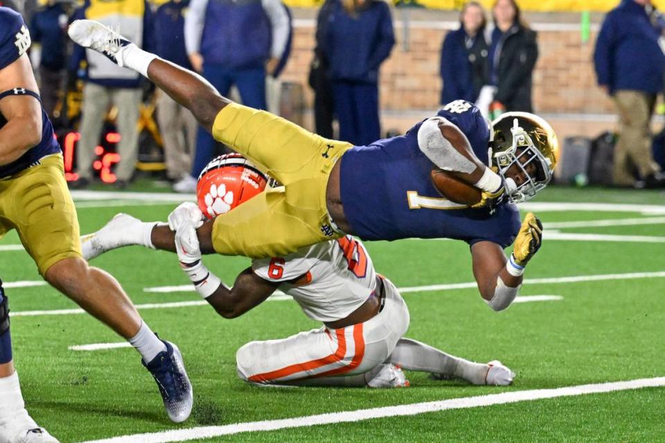 Nov 5, 2022; South Bend, Indiana, USA; Notre Dame Fighting Irish running back Audric Estime (7) scores a touchdown against the Clemson Tigers in the fourth quarter at Notre Dame Stadium. Mandatory Credit: Matt Cashore-USA TODAY Sports Matt Cashore/Matt Cashore-USA TODAY Sports