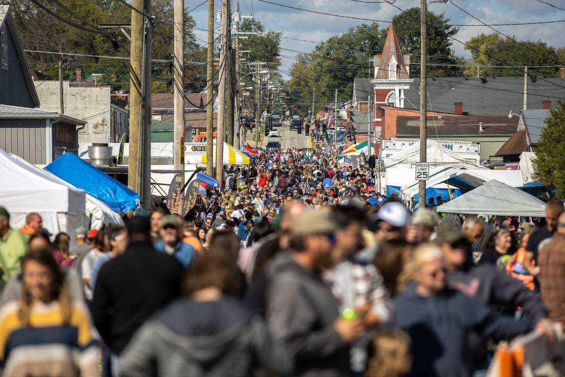 People fill downtown Mt. Sterling during the 2021 Court Day Festival. Ryan C. Hermens/rhermens@herald-leader.com