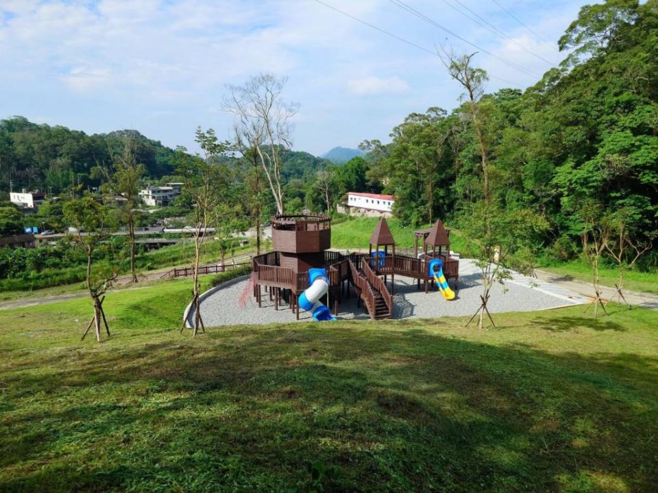 竹縣愛情車站合興車站第二期園區端午節對外開放，親子休憩共融設施，更適合全家出遊。（記者彭新茹攝）