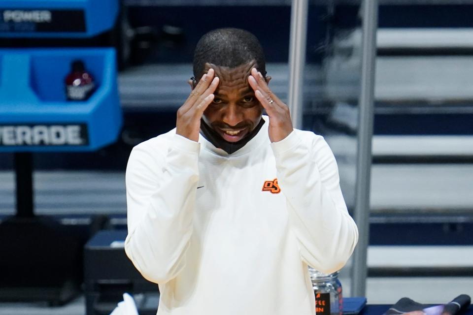 Oklahoma State head coach Mike Boynton reacts to a play against Oregon State during the second half in the second round of the NCAA Tournament.