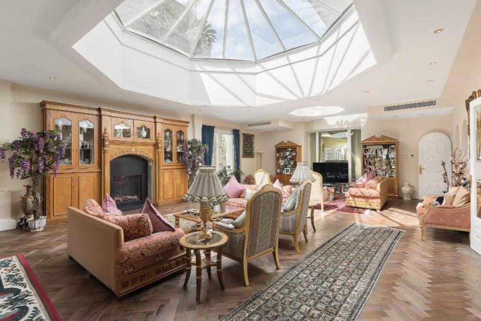 £150,000 a month: this house in Kensington has seven bedrooms and two kitchens (Rightmove | Chestertons)