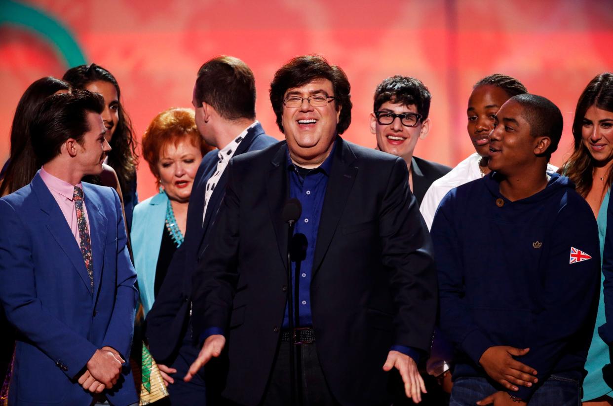 Dan Schneider accepts the lifetime achievement award at the 27th Annual Kids' Choice Awards in Los Angeles, California March 29, 2014. REUTERS/Mario Anzouni (UNITED STATES Tags: ENTERTAINMENT)(KIDSCHOICE-SHOW)
