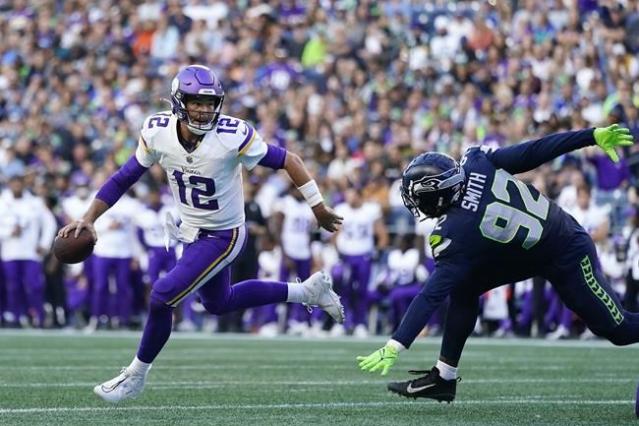 Drew Lock throws 2 touchdown passes to lead Seahawks to a 24-13