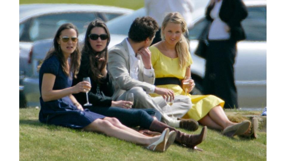 Princess Kate and Pippa Middleton enjoying outdoor drinking