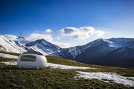 <p>Ecocapsule è un oggetto futuristico: si tratta di una casa con tutti i comfort, simile a una roulotte, che potrà diventare per molti un rifugio dal… logorio della vita moderna (ECOCAPSULE/Caters News) </p>