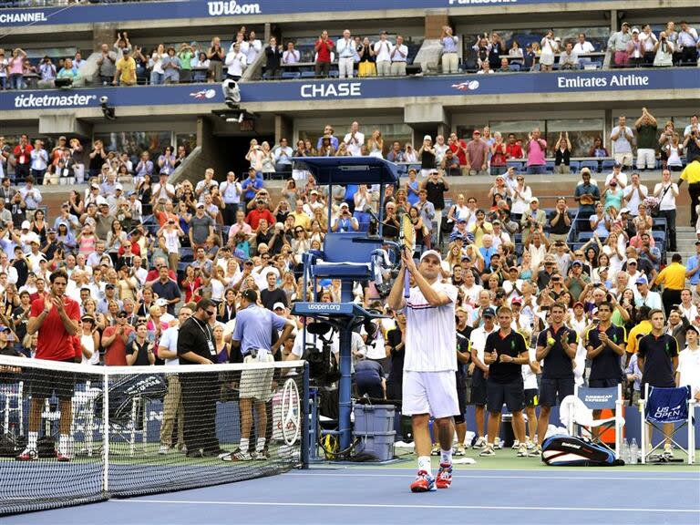 Andy Roddick jugó por última vez en el US Open de 2012: cayó en los 8vos de final ante Juan Marín del Potro, que lo aplaude