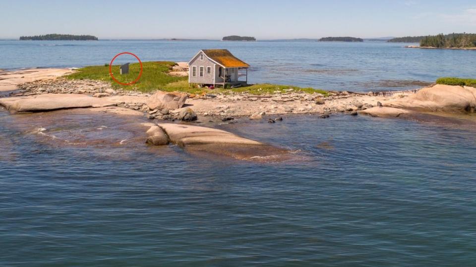 Cottage for sale on US island.