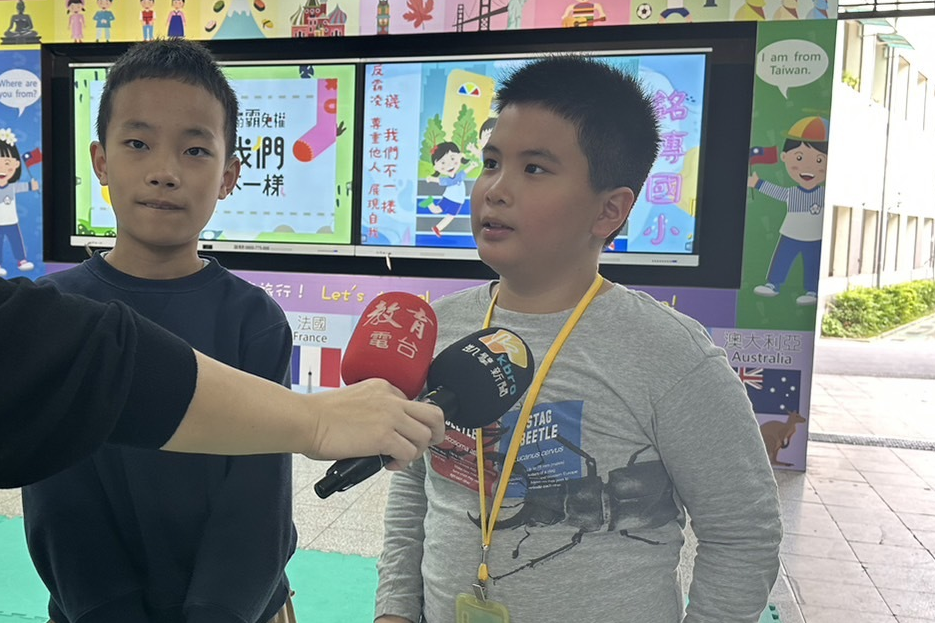 五年級劉同學(右)和夏同學分享參與活動的心得