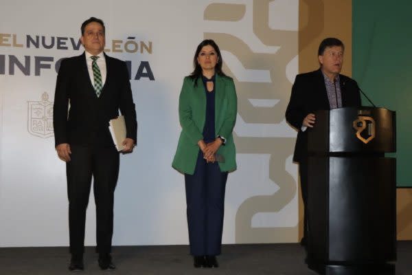 Autoridades de Nuevo León en conferencia de prensa sobre refinería de Pemex en Cadereyta.