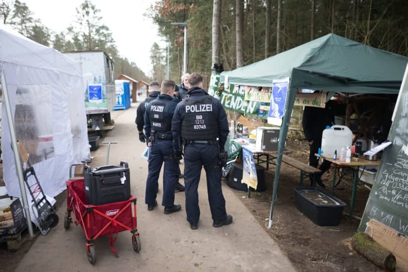 Police officers inspect the camp of the "Stop Tesla" initiative, erected in a pine forest near the Tesla Gigafactory Berlin-Brandenburg. Sebastian Christoph Gollnow/dpa