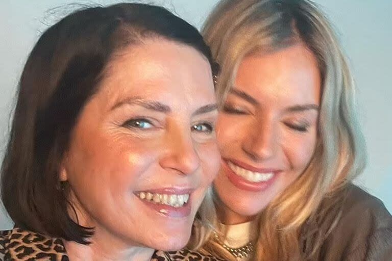 Sienna Miller junto a Sadie Frost, la primera esposa de Jude Law