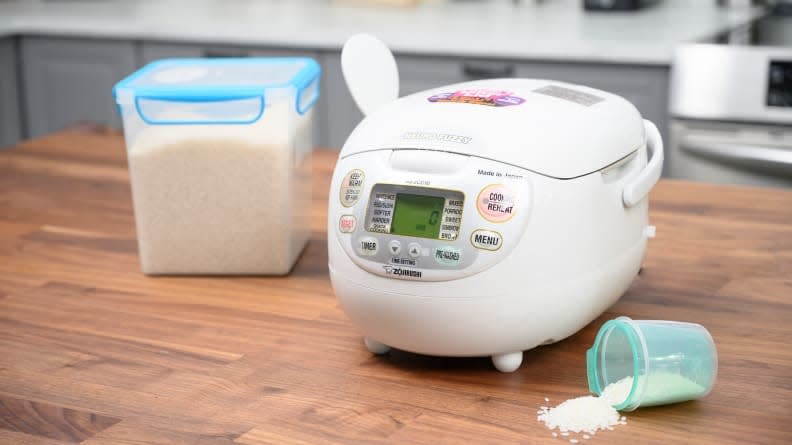 The Zojirushi Neuro Fuzzy Logic is equipped with safety handles and measuring cups galore.