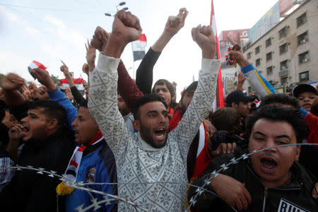 Supporters of Iraqi Shi'ite cleric Moqtada al-Sadr gather during a protest against corruption at Tahrir Square in Baghdad, Iraq March 24, 2017. REUTERS/Alaa Al-Marjani