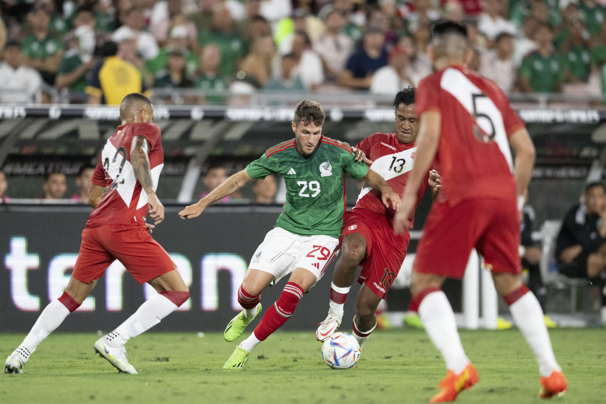 La UEFA creyó que Tecatito y Santi Giménez estarían presentes en Qatar (Foto de: Kelvin Kuo-USA TODAY Sports)