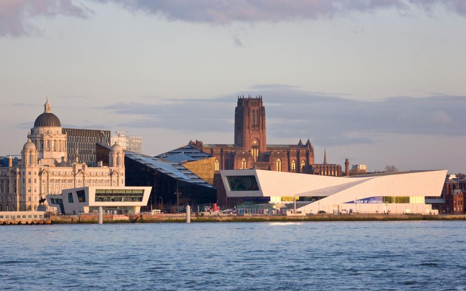 Skyline and Waterfront, Liverpool, England - Paul Thompson Images / Alamy Stock Photo