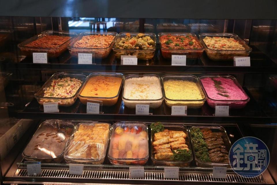 「伊茲密爾土耳其廚房」每天推出十多款冷盤小菜Meze。