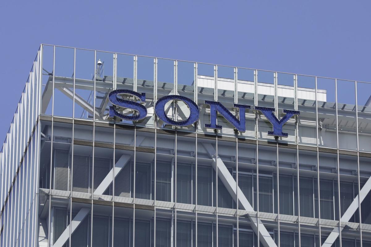 Sony shares fall on Paramount Spurs financing woes