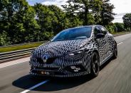 <p>Der Renault Megane kommt nach Frankfurt in der Sportversion R.S. Noch hüllt sich der französische Hersteller in Schweigen, Experten vermuten aber, dass unter der Haube ein 1,8-Liter-Turbo-Motor schnurren wird. Seine Leistung: 280 PS. (Foto: Renault) </p>