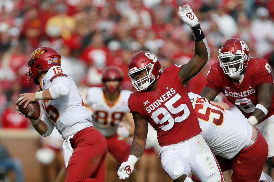 Oklahoma's Isaiah Thomas (95) chases after Iowa State's Brock Purdy (15) during a college football game between the University of Oklahoma Sooners (OU) and the Iowa State Cyclones at Gaylord Family-Oklahoma Memorial Stadium in Norman, Okla., Saturday, Nov. 20, 2021. Oklahoma won 28-21.