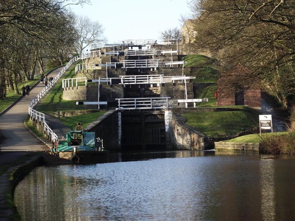 5 Rise Locks - Leeds to Liverpool Canal at Bingley (March 2011)