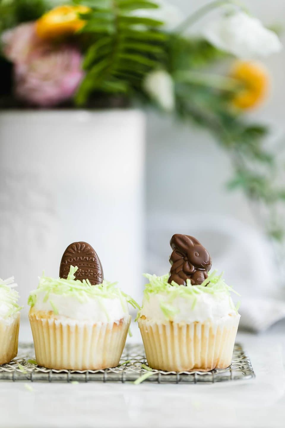 vanilla chocolate bunny cupcakes