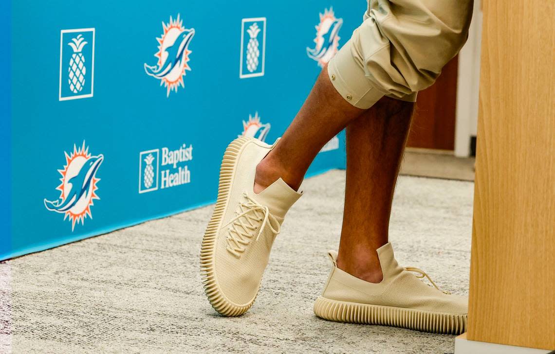 Miami Dolphins coach Mike McDaniel’s is wearing beige joggers — the type one would see on a weekend run to Publix or in a local gym — pulled above his calves, almost like capri pants. The beige Bottega Veneta low-top sneakers are perfectly coordinated with the rest of the outfit and straight out of a stroll down Miami’s Design District — footwear not normally associated with a football coach during midweek preparation.
