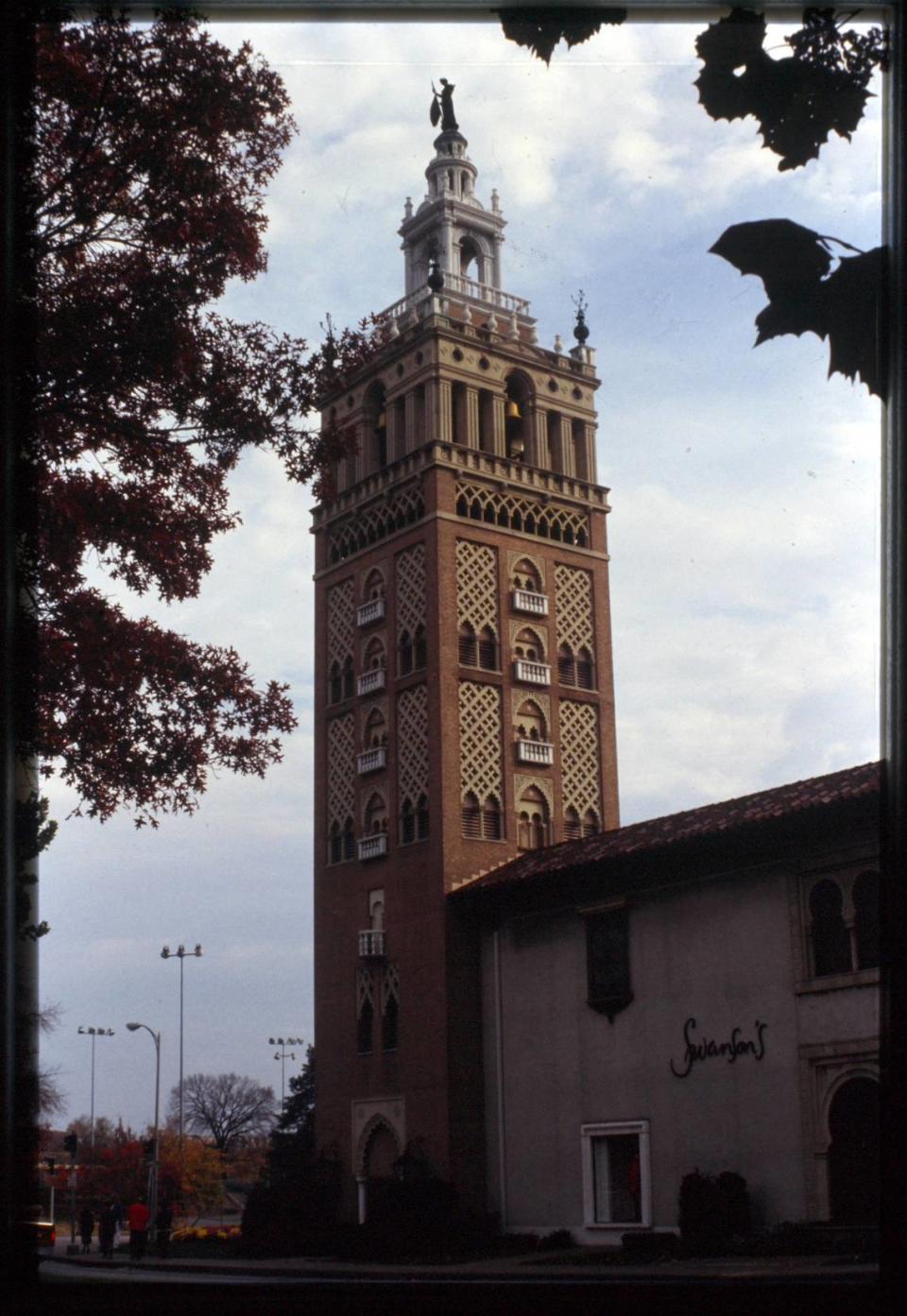 Giralda Tower in 1987.