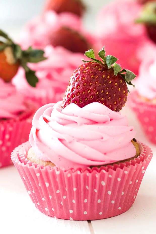 <p><a href="https://sugarfreesprinkles.com/low-carb-cupcakes-roasted-stawberries/" rel="nofollow noopener" target="_blank" data-ylk="slk:Sugar Free Sprinkles;elm:context_link;itc:0;sec:content-canvas" class="link ">Sugar Free Sprinkles</a></p>