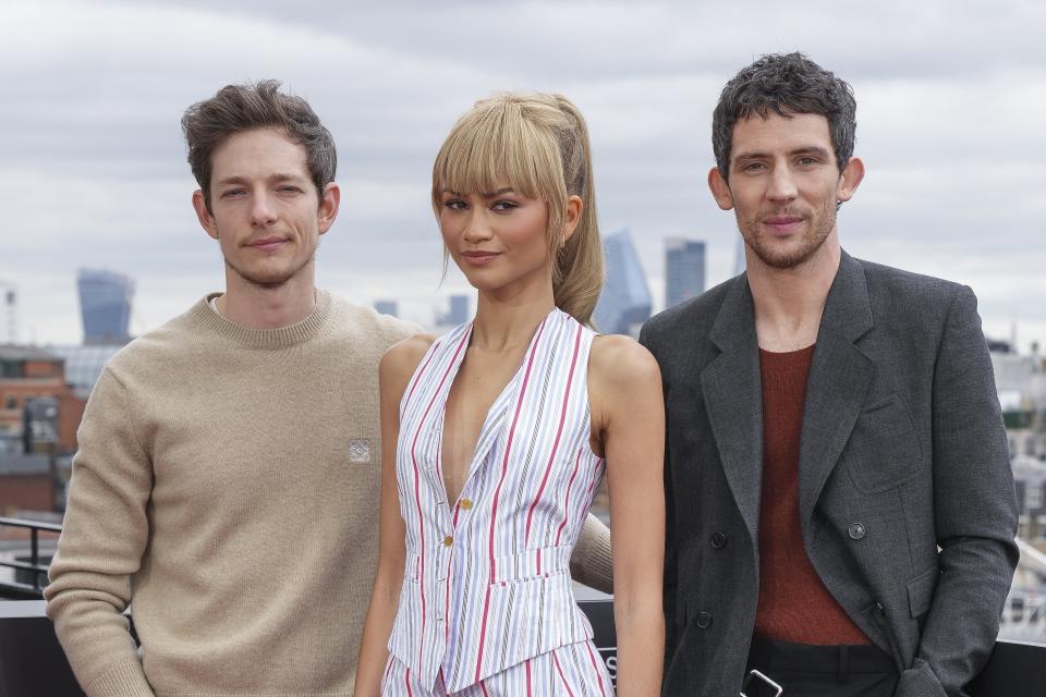 Mike Faist, de izquierda a derecha, Zendaya, y Josh O'Connor posan en una sesiónde la película "Challengers" el 11 de abril de 2024 en Londres. (Foto Scott A Garfitt/Invision/AP)