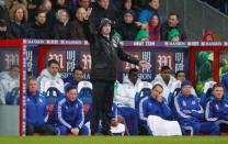 Football Soccer - Crystal Palace v Chelsea - Barclays Premier League - Selhurst Park - 3/1/16 Crystal Palace manager Alan Pardew and Chelsea manager Guus Hiddink (L) Action Images via Reuters / John Sibley Livepic