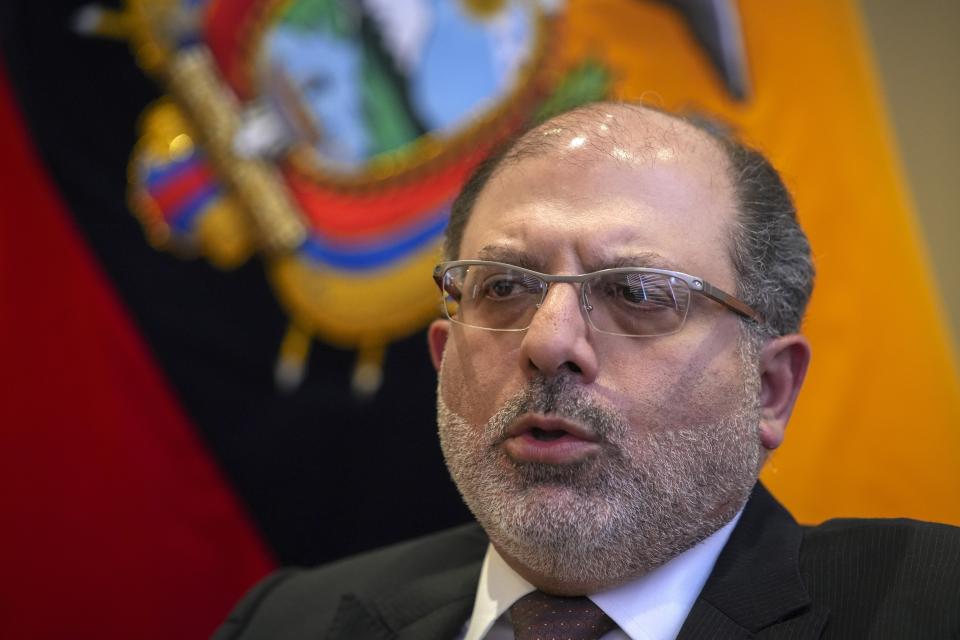 Henry Kronfle, presidente de la Asamblea Nacional de Ecuador da una entrevista en su oficina en Quito, Ecuador, el miércoles 31 de julio de 2024. (AP Foto/Carlos Noriega)