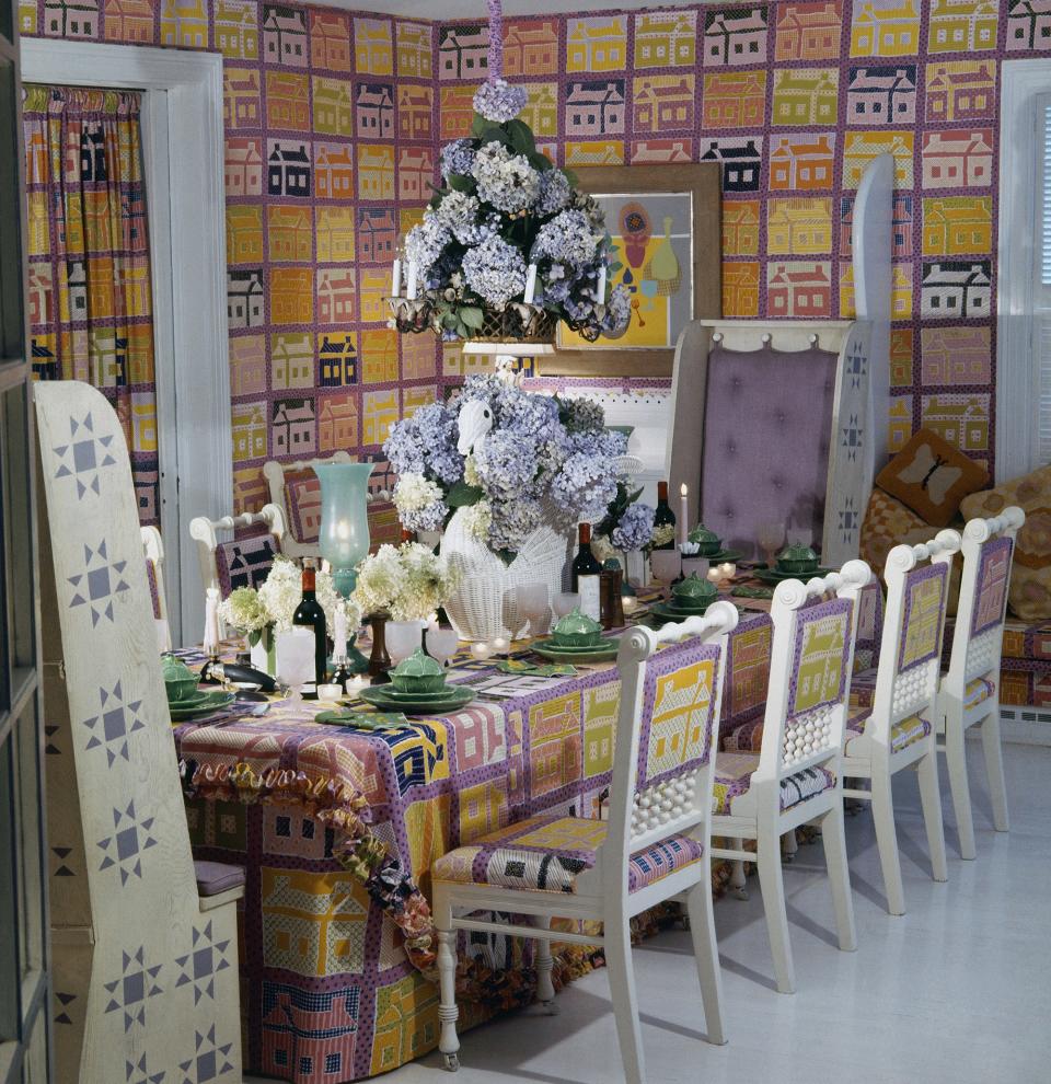 <h1 class="title">Dining room in the Long Island home of Gloria Vanderbilt and Wyatt Cooper</h1><cite class="credit">Photographed by Horst P. Horst, <em>Vogue</em>, April 1971</cite>