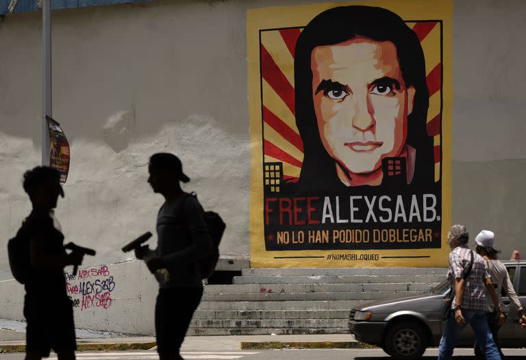 Un cartel que exige la libertad del empresario Alex Saab, en Caracas, Venezuela