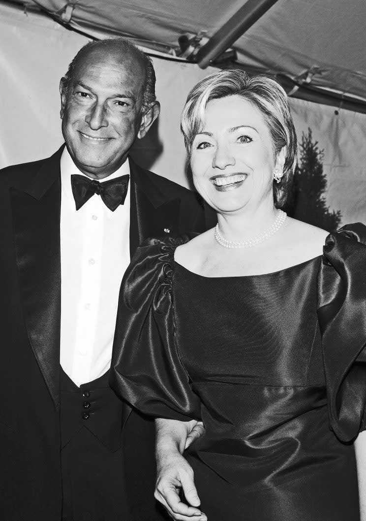 The late designer Oscar de la Renta and Hillary Clinton at the 2002 American Fashion Awards.(Photo: AP Images)