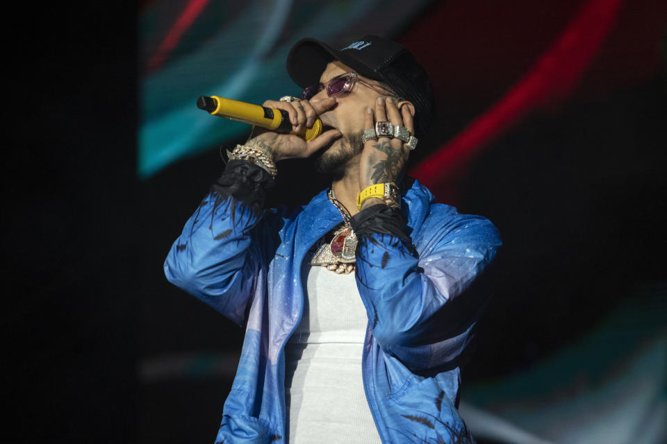 El cantante Anuel AA durante su presentación en el festival Coca-Cola Flow Fest en la Ciudad de México el 27 de noviembre de 2022. (Foto AP/Alejandro Godínez)