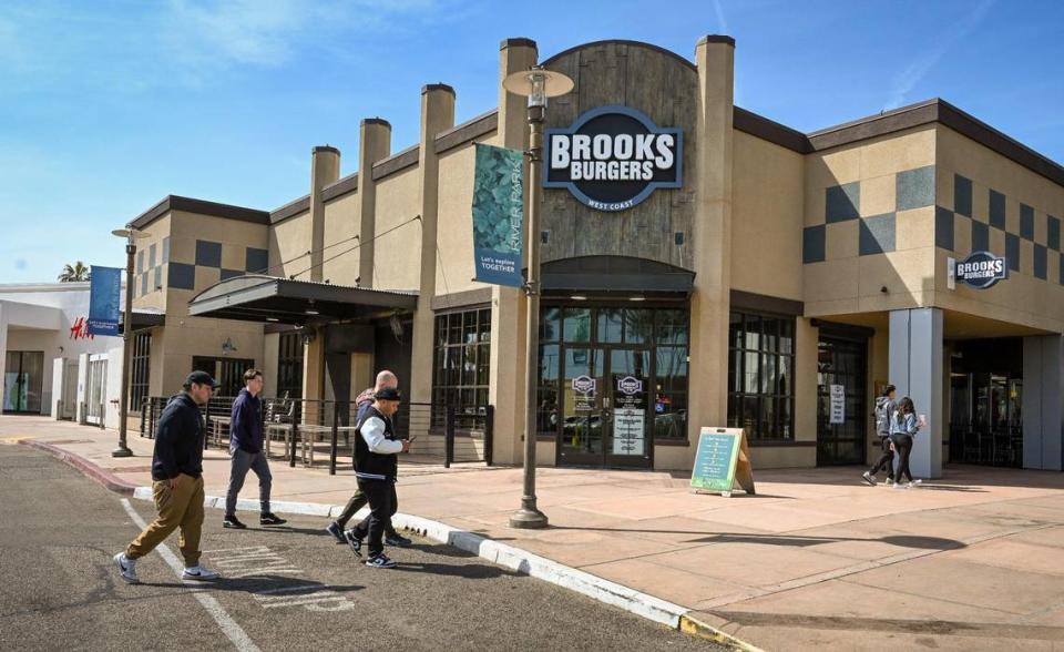 Brooks Burgers in River Park shopping center, which had been The Hangar, has closed and the space will now become a sushi restaurant, the shopping center says. CRAIG KOHLRUSS/ckohlruss@fresnobee.com