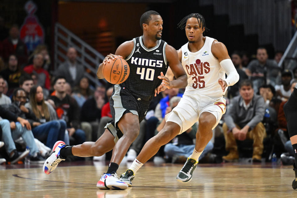 CLEVELAND, OHIO - DECEMBER 09: Harrison Barnes #40 of the Sacramento Kings dribbles the ball to the basket around Isaac Okoro #35 of the Cleveland Cavaliers during the second half at Rocket Mortgage Fieldhouse on December 09, 2022 in Cleveland, Ohio. The Kings defeated the Cavaliers 106-95. NOTE TO USER: User expressly acknowledges and agrees that, by downloading and or using this photograph, User is consenting to the terms and conditions of the Getty Images License Agreement. (Photo by Jason Miller/Getty Images)