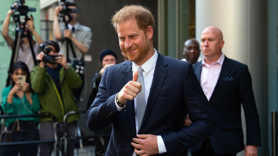Harry gives a thumbs-up as he leaves London's High Court after giving evidence at the Mirror Group phone-hacking trial on June 7, 2023. - Carl Court/Getty Images