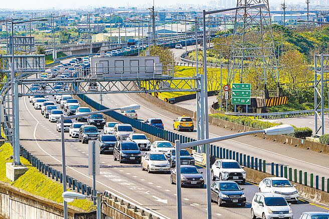 春節連假長達10天，宜蘭縣政府17日預估，收假前除了北返車潮外也會有短程旅遊車流，呼籲民眾多加利用大眾運輸。（本報資料照片）