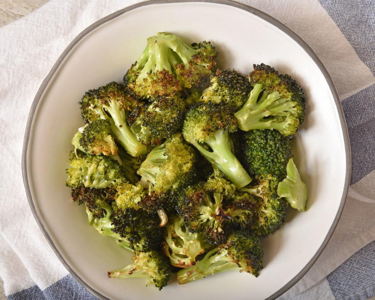 Overhead video a a bowl of fresh organic roasted broccoli with garlic